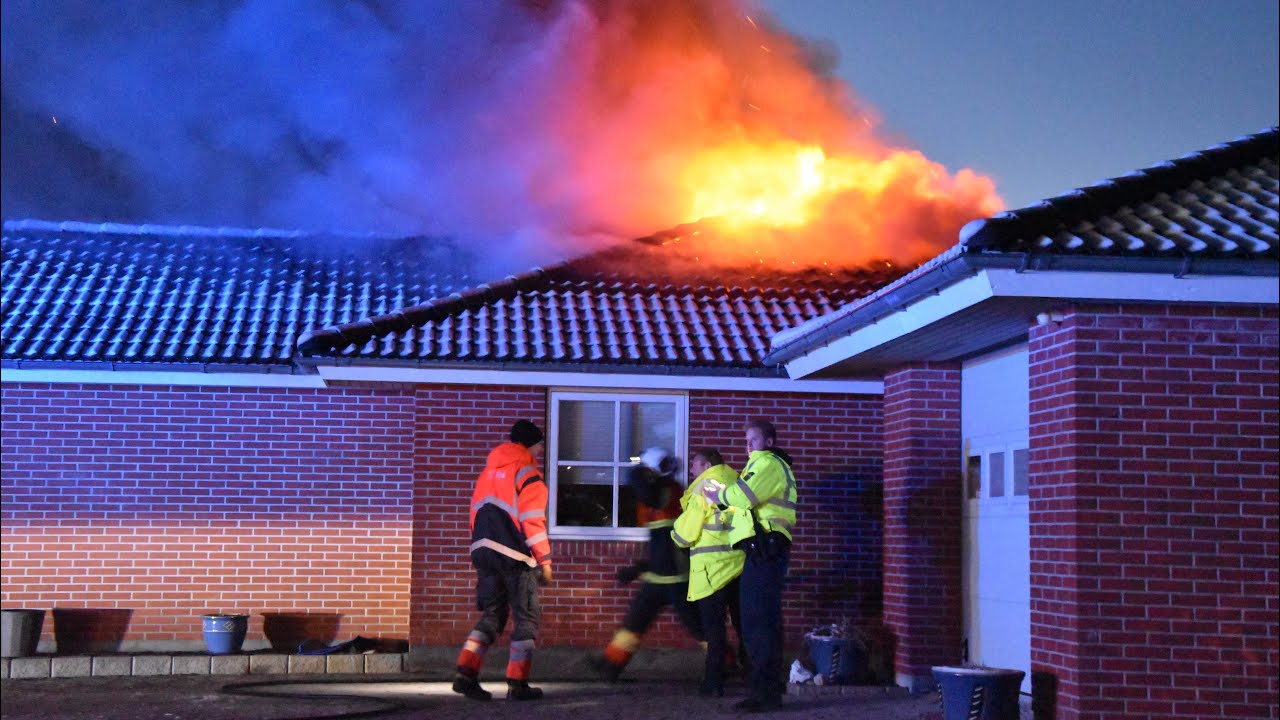 Voldsom brand i hus juleaften. 24/12-2021.