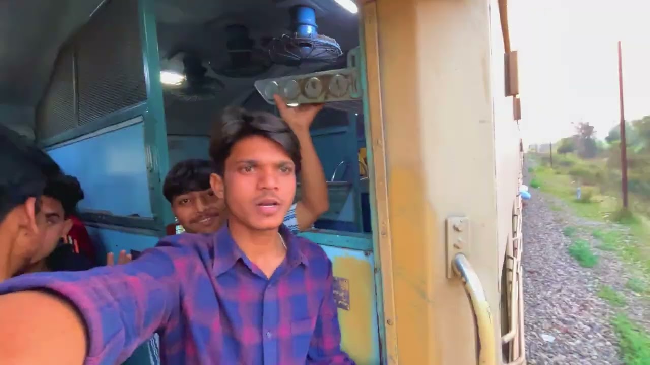 Pakistani train in village Bareilly 😂😂😂