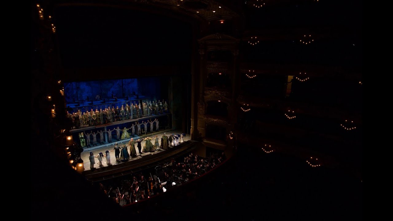 Barcellona tra opera e città: Akhnaten al Liceu e i luoghi iconici.