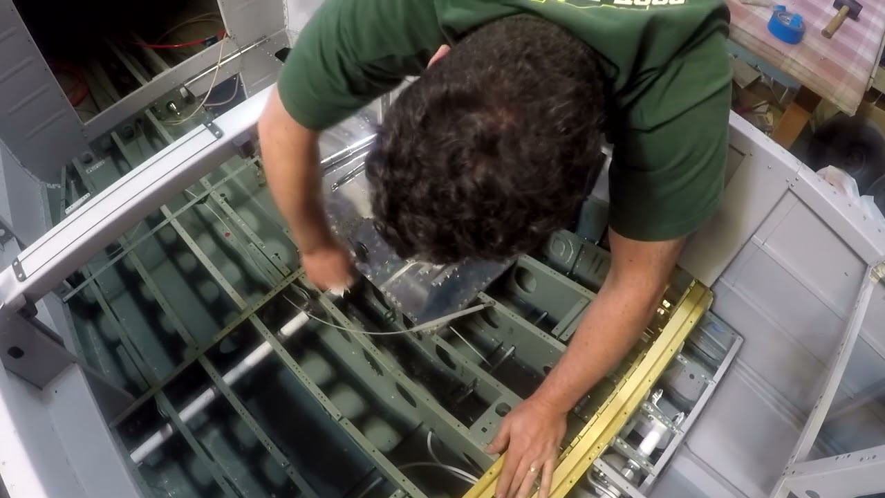 Scott's RV 14a   Flap actuator installation