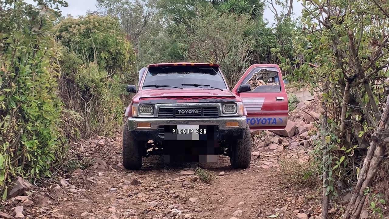 PICKUP 22r 4x4, trabajando en la Sierra