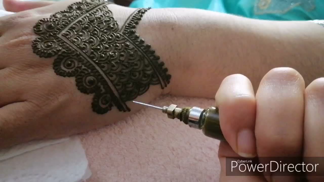 اجيو تشوفو نقشة ديال قشر الحوت 😍 رائعة ❤️ It's a great fish skin drawing with henna.
