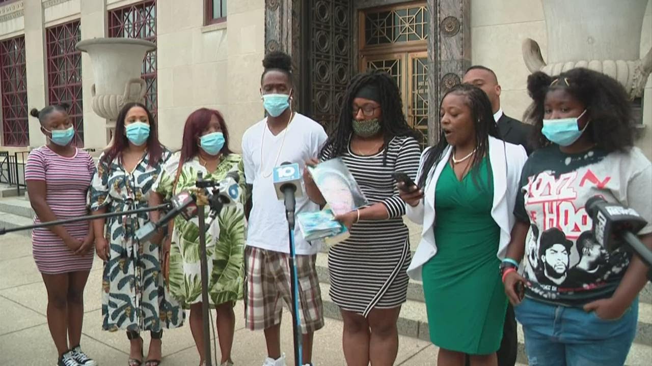 'All systems failed her': Attorney for family of Ma'Khia Bryant calls for federal investigation into