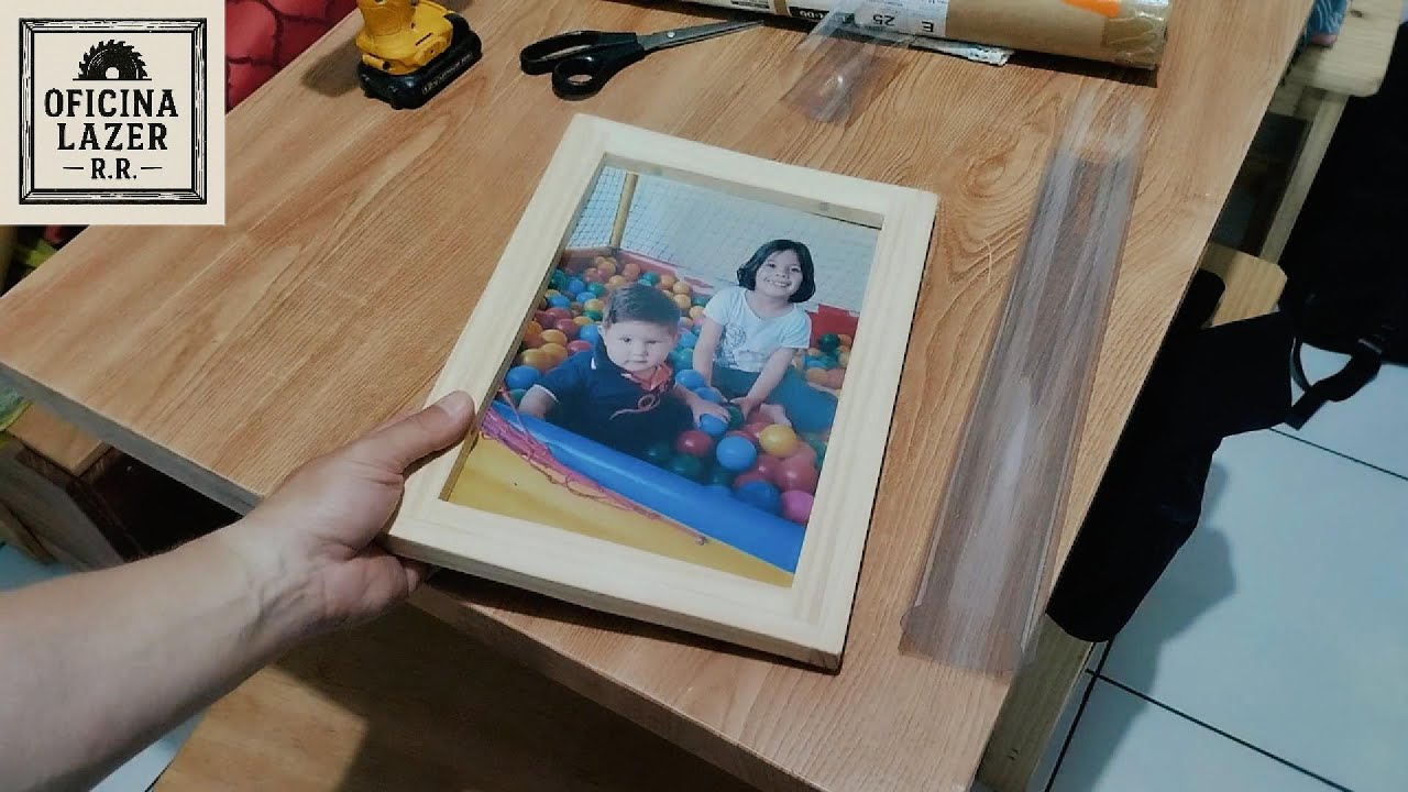 Moldura de fotografia com Resto  de pinus