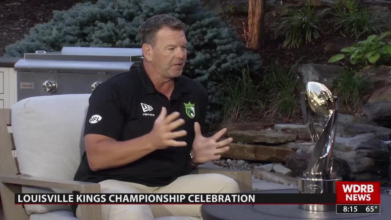 На этой неделе команда Louisville Kings празднует победу в чемпионате UFL вместе с болельниками.