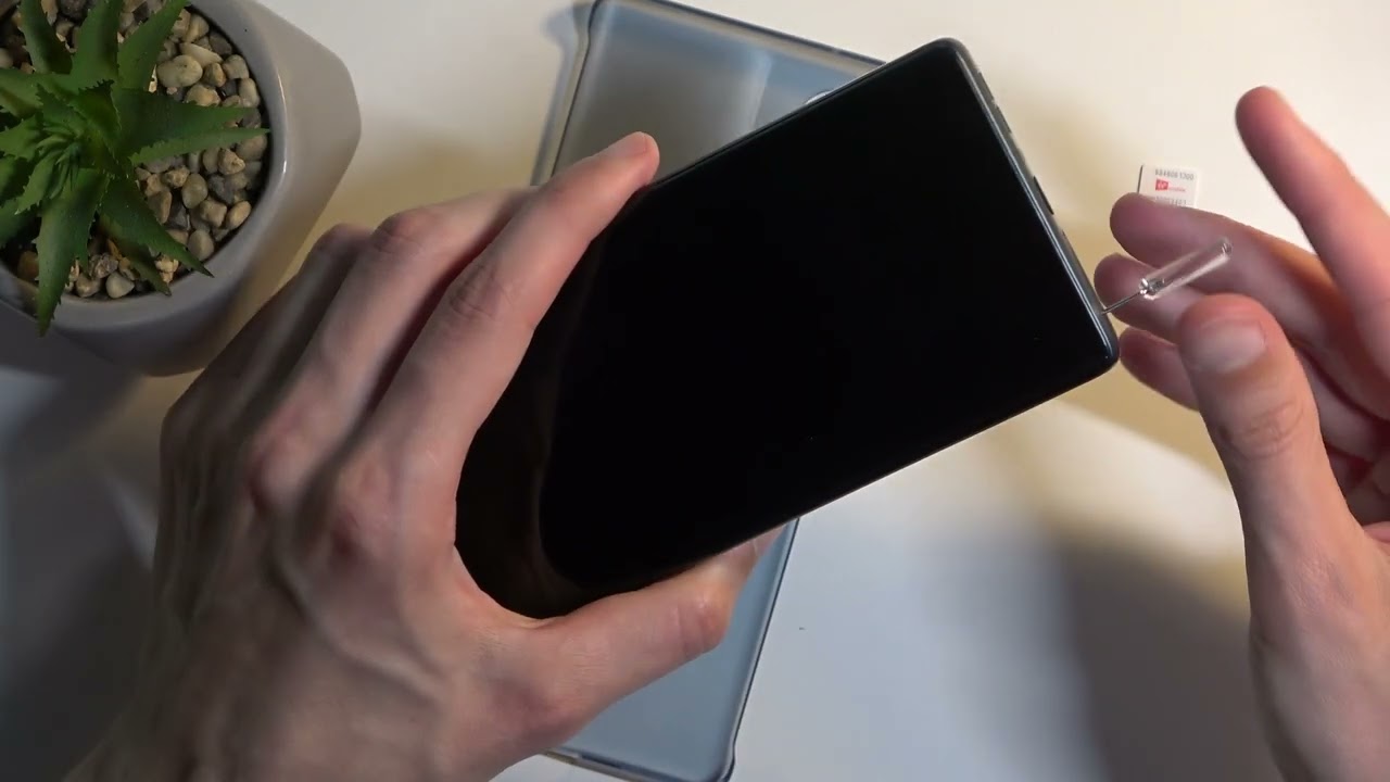How to Insert a Nano SIM card into MOTOROLA Edge 50 Fusion – SIM Card