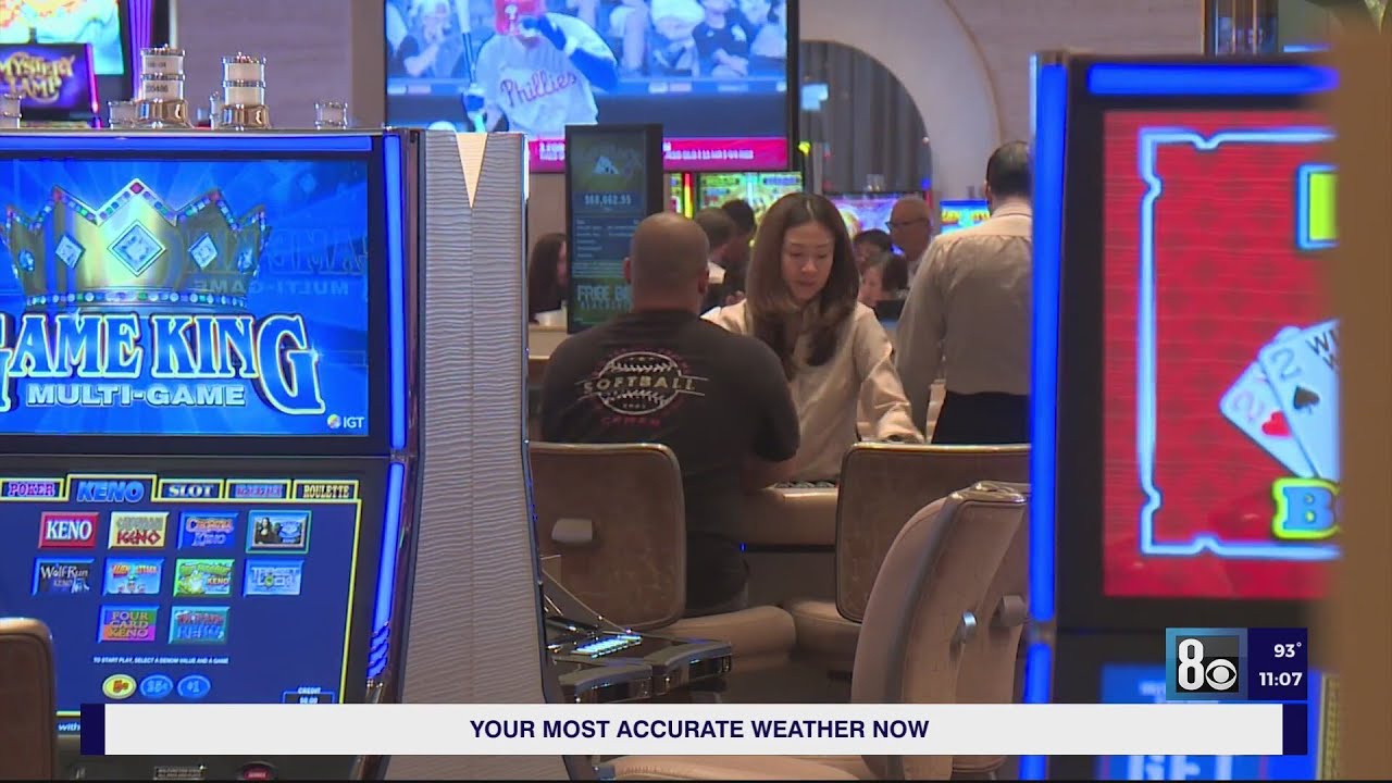 Las Vegas Strip casinos struggle as ‘local’ casinos report 49-year high earnings