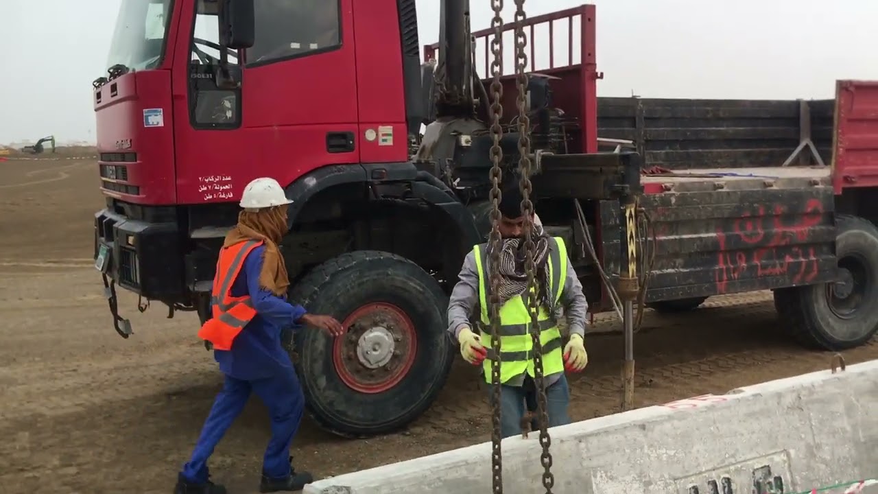 Operate easily High up crane and lifting maximum weight 3ton