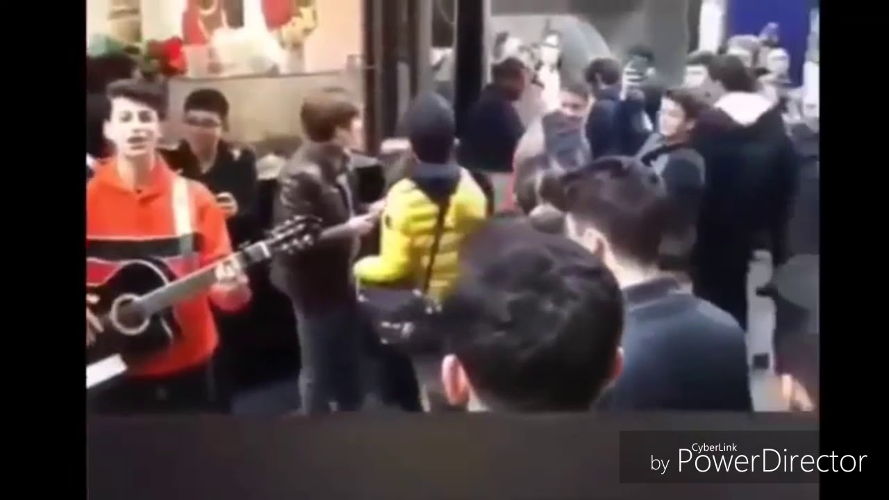 &Ccedil;igkofteci ali usta gitarci &ccedil;ocuga vurdu (davalik oldu)