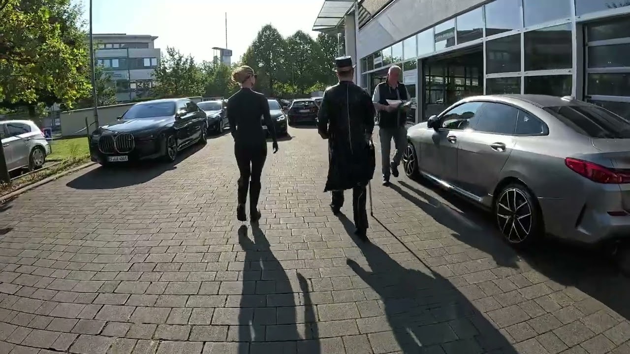 Latex in public: Fully clothed in latex at the car showroom - Komplett in Latex ins Autohaus