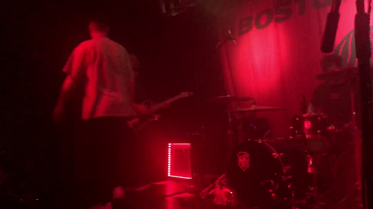 Boston Manor Performs &ldquo;Flowers in Your Dustbin&rdquo; LIVE BARRICADE VIEW 11.26.19 Soundbar Orlando, FL