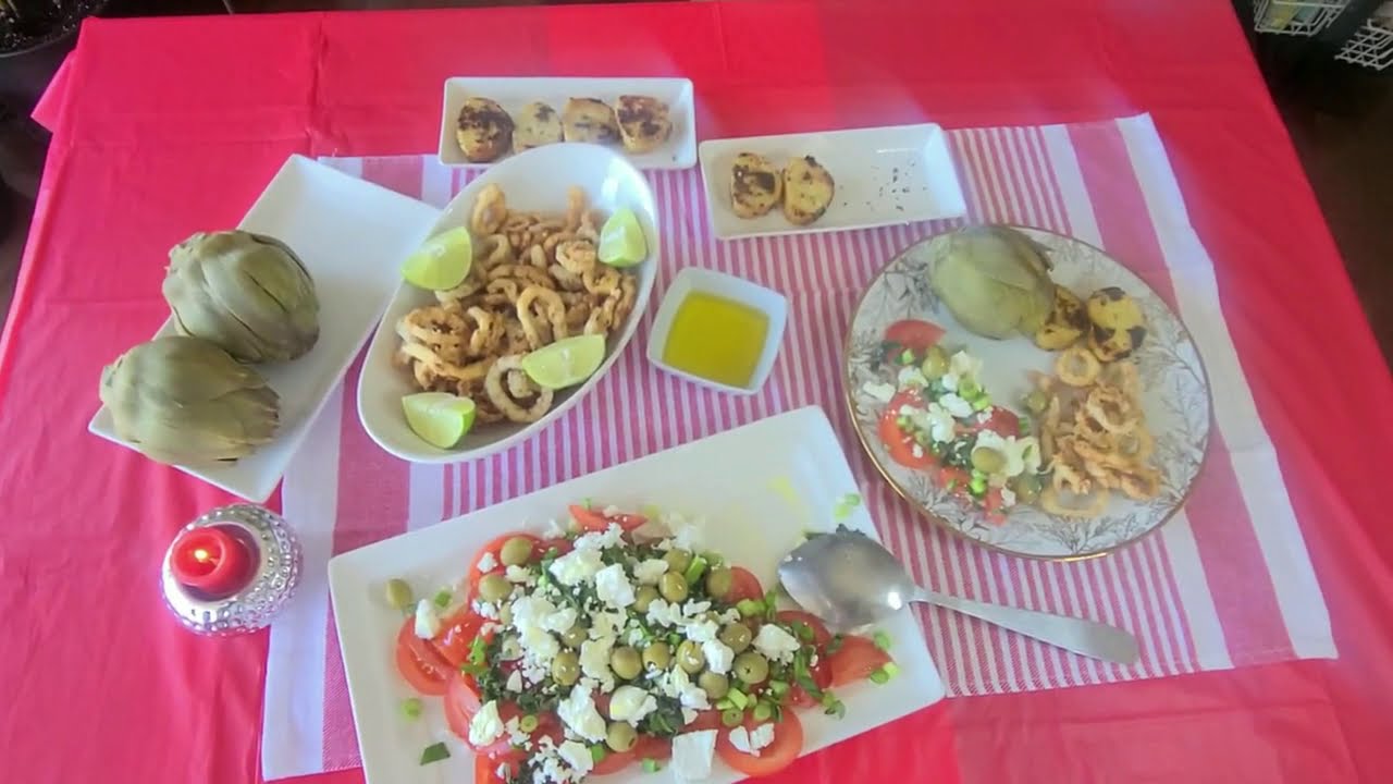 Calamars dor&eacute;s, salade de tomates et basilic