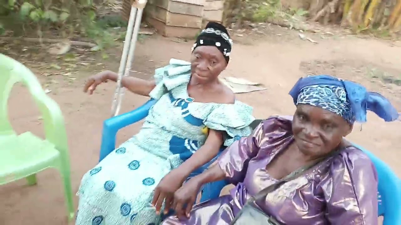 Avec nos chères maman Mobungay et Mauwa, le 01/01/2024, en famille chez Dr Mola
