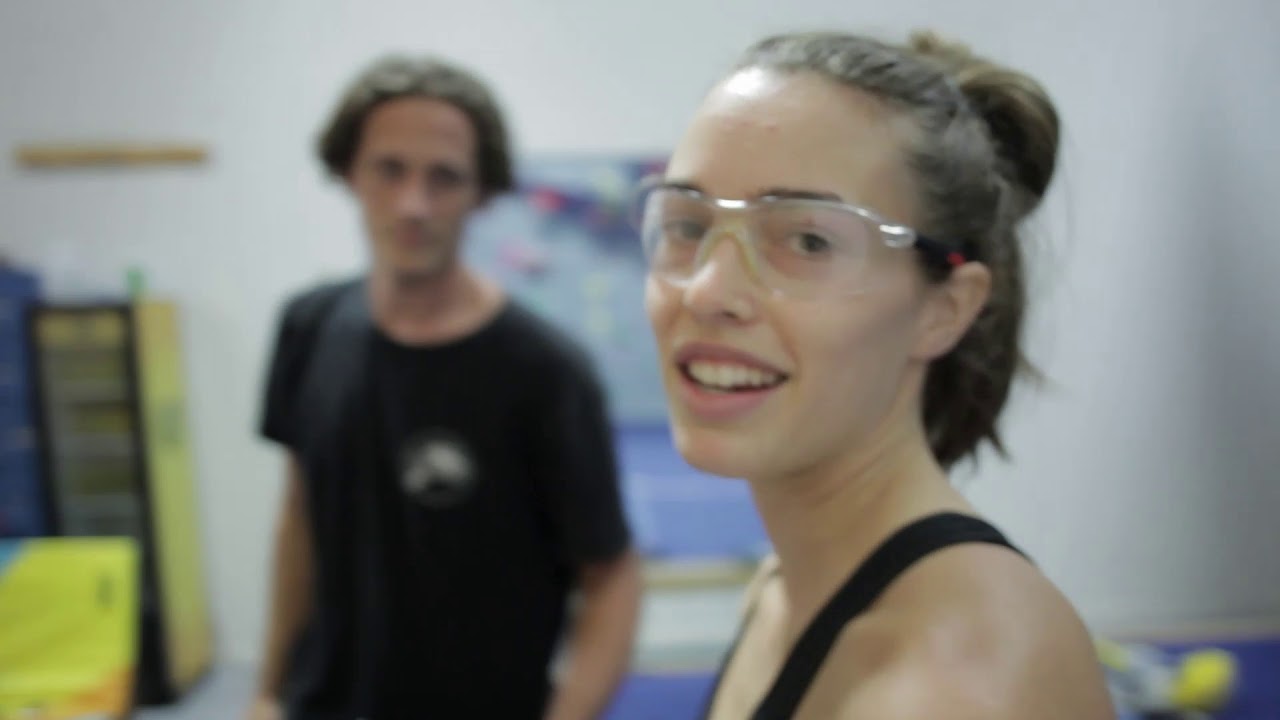 Vertical South Teaches a New Routesetter - Gigi Sets Her First Boulder