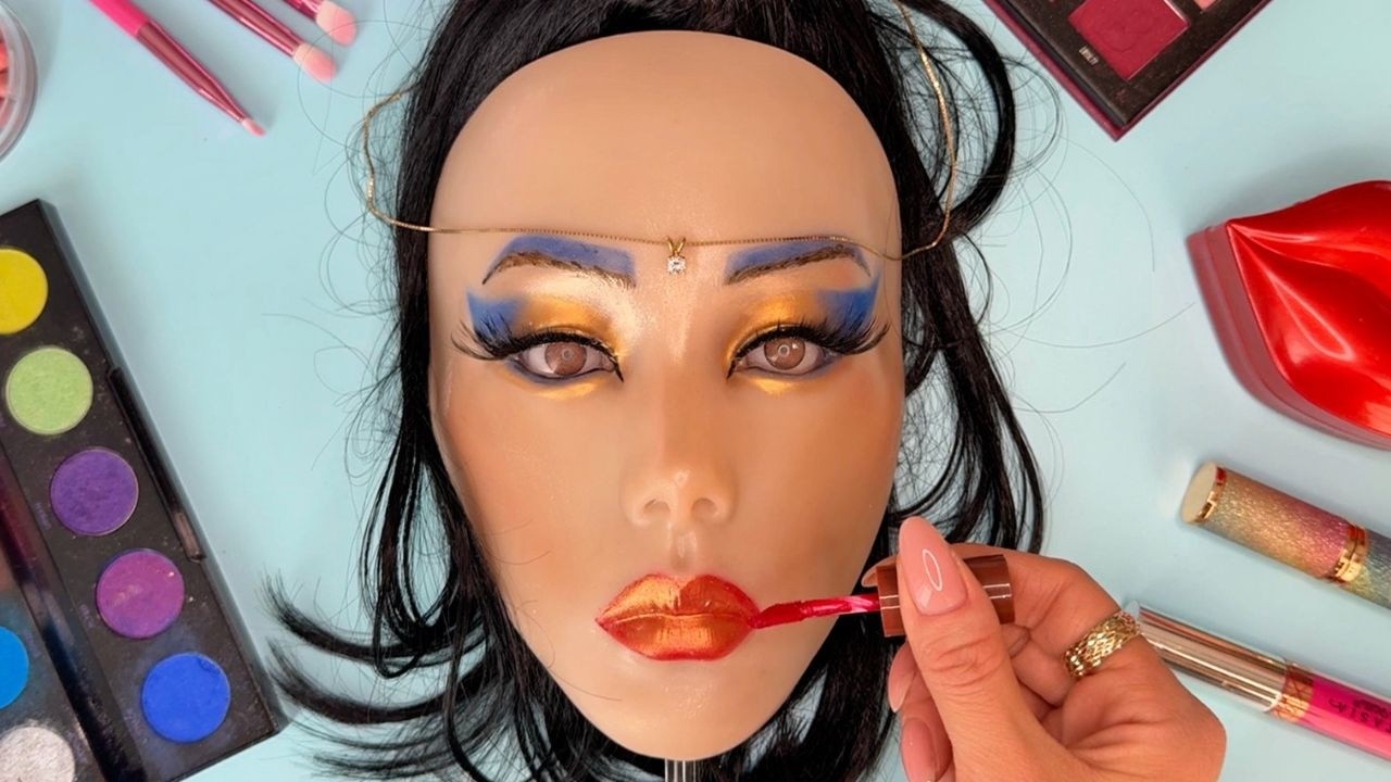 ASMR Makeup on Mannequin🎭 (No talking)