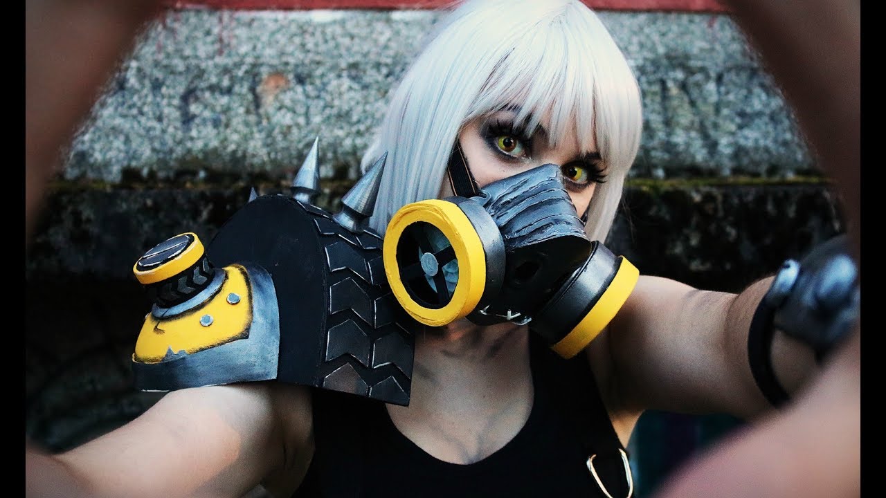 HERE LITTLE PIGGY! (Roadhog Cosplay Showcase)