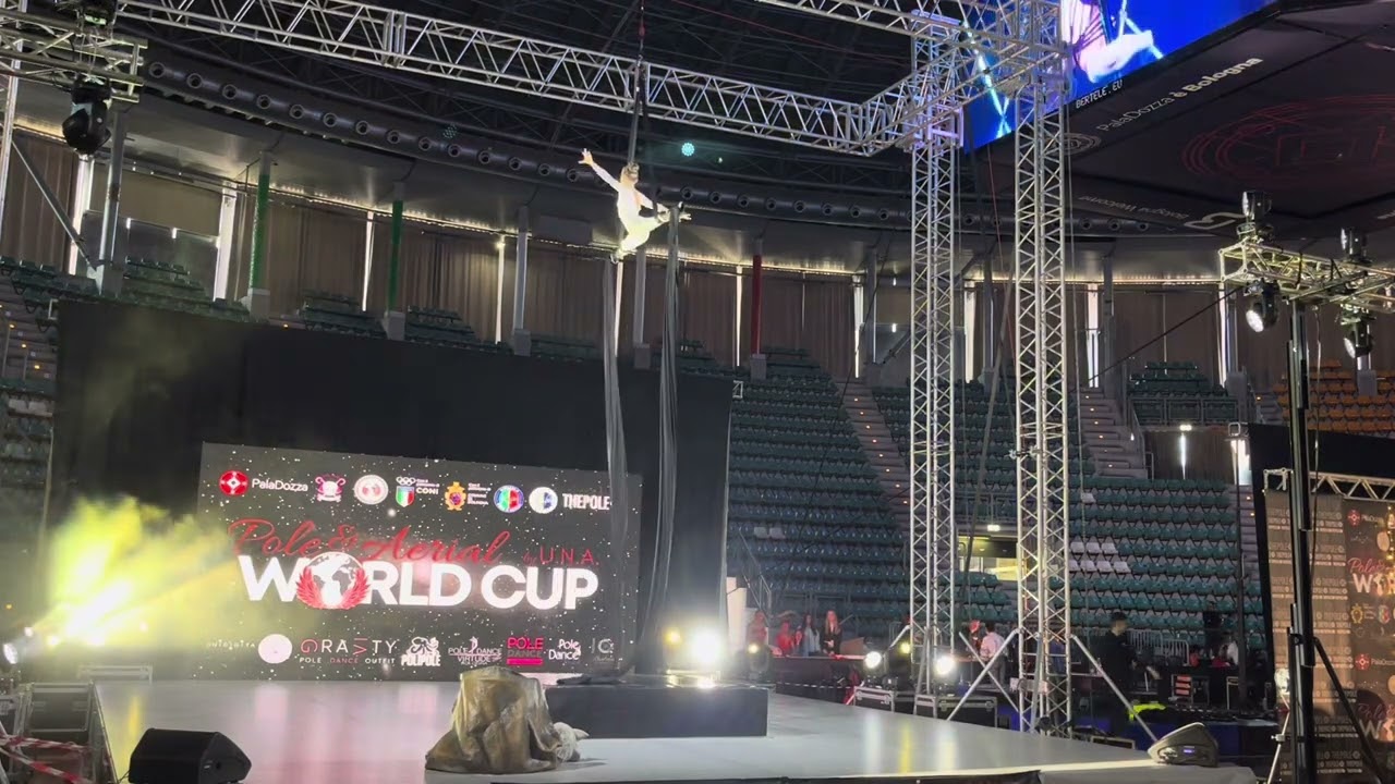 Bianca Gortan campionessa del mondo under14 tessuti aerei