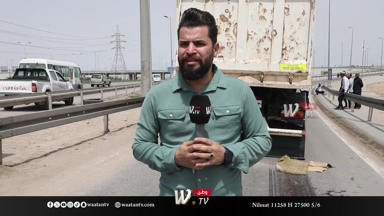 اثناء تنظيم حركة العجلات.. شاحنة تـدهـ.ـ.س احد منتسبي مرور البصرة على جسر الكزيزة