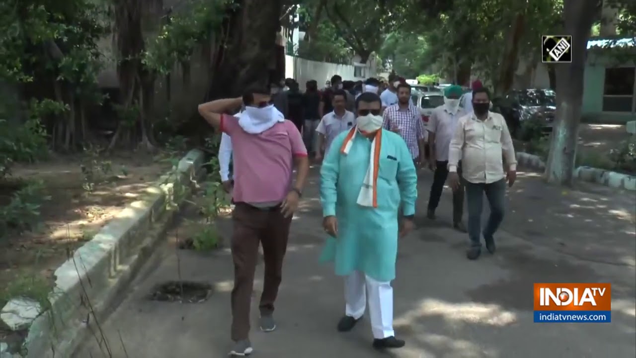 Watch: Clash erupts between supporters of Lok Insaaf Party and MP Ravneet Bittu