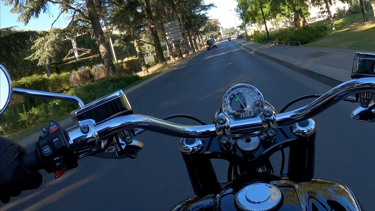 BMW R18 First Edition, morning ride in Nantes.