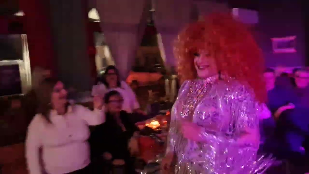 Sandra show drag queen