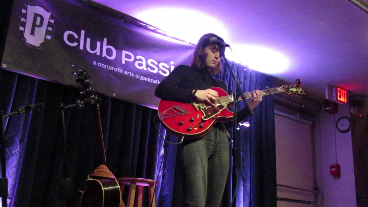 Lizzy McAlpine   