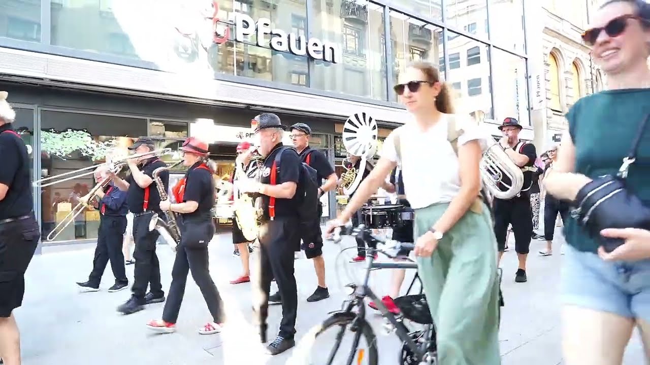 Streetband Parade Em Bebbi sy Jazz 16.08.2024