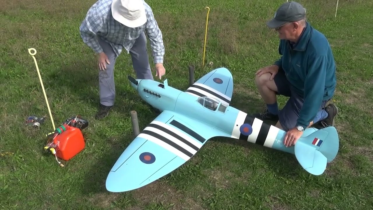 MAIDEN and Second flight of Ians AVIATION DESIGN SPITFIRE