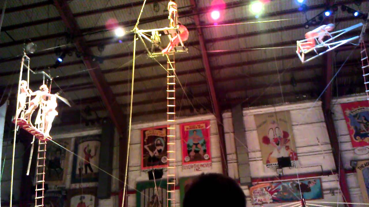 Flying trapeze Peru Circus 2013