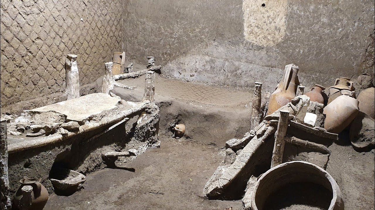 ARQUEÓLOGOS DESCOBREM QUARTO DE ESCRAVOS EM POMPÉIA