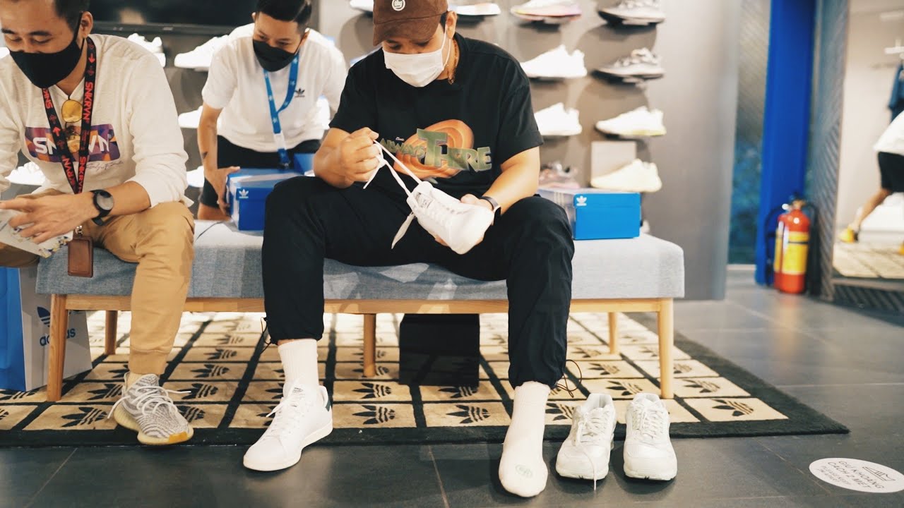Đi mua giày và đồ nội thất ở cửa hàng ADIDAS Rất VIỆT NAM