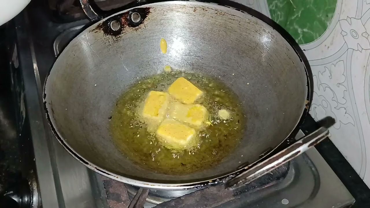 বতৰ অনুজাই  চাহৰ লগত খাবলে  বনাই  ললো পনীৰৰ  পকৰী গৰম  গৰম  চাহৰ জুতি মজাই  বেলেগ 