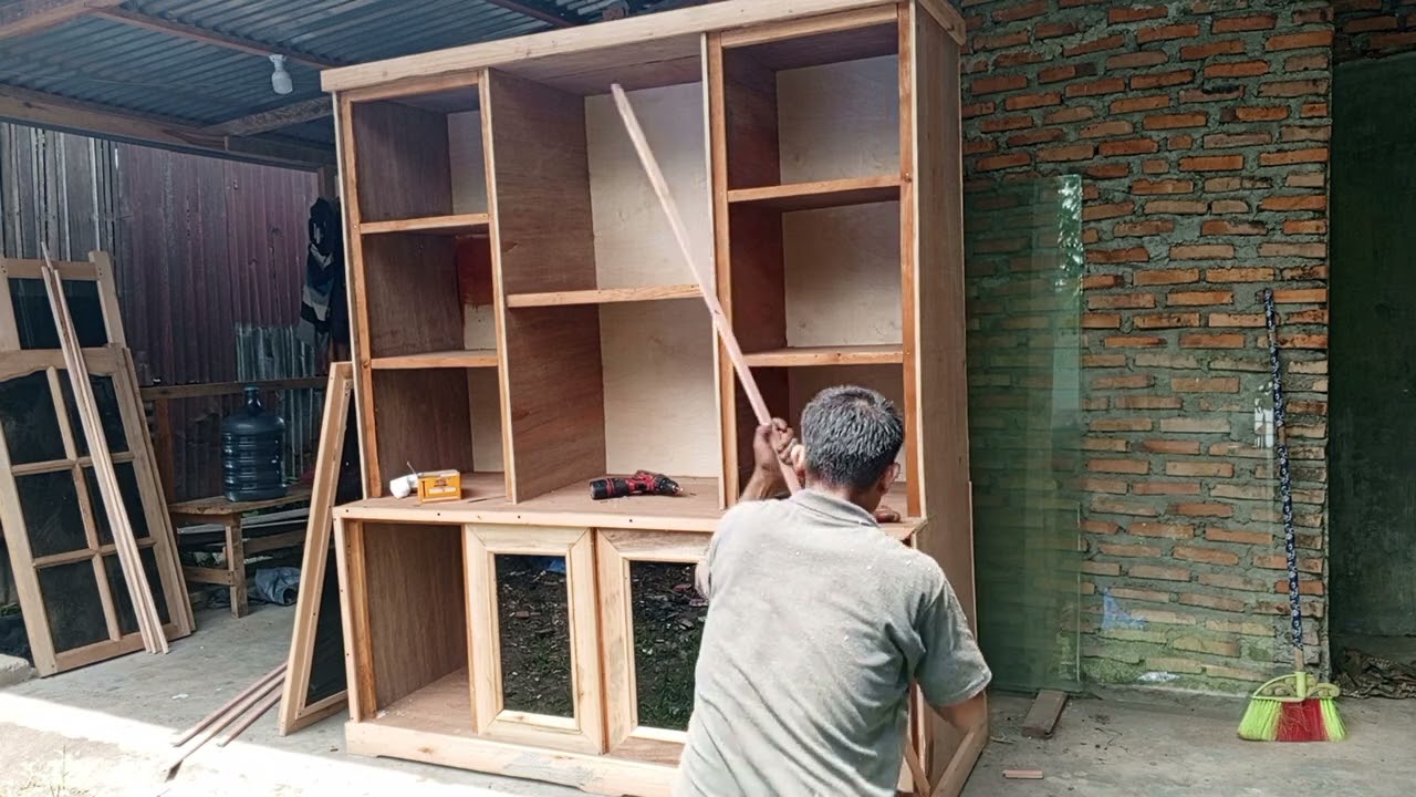 proses finising lemari sederhana