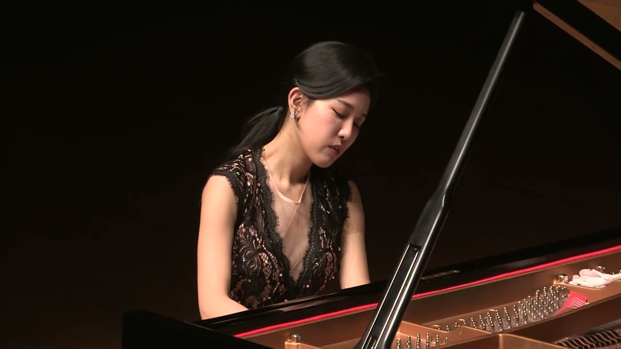 Schumann Davidsbündlertänze, Op.6 Pianist Seungyeon Lee