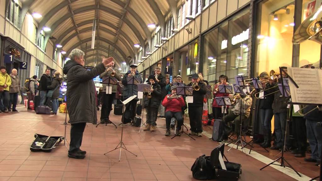 Posaunenchor im Lübecker Hauptbahnhof