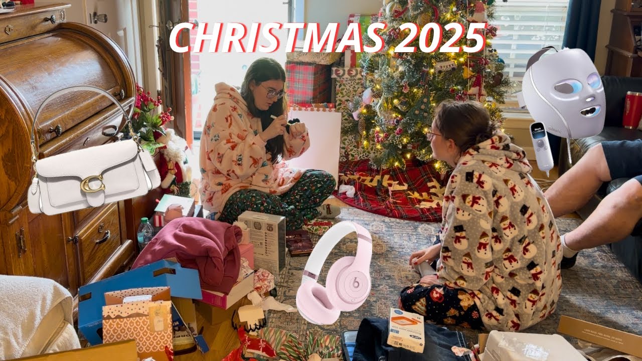 CHRISTMAS MORNING 2025 (opening presents)🎁🎄
