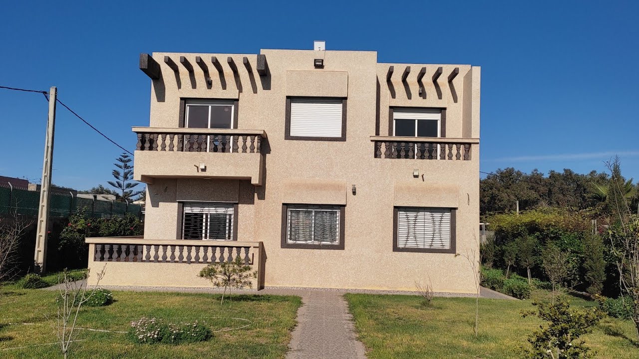#فيلات_المغرب 🏘️فيلا بمواصفات عالمية🤩 تطل على البحر وبأربع واجهات بسيدي رحال اامساحة 1000متر بالمسبح