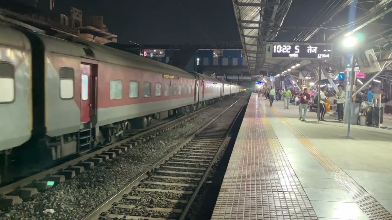 ITARSI WAP-7 ⚡️⚡️hauled BALLIA - LTT Kamayani Superfast Express slowly skipping Dombivli 