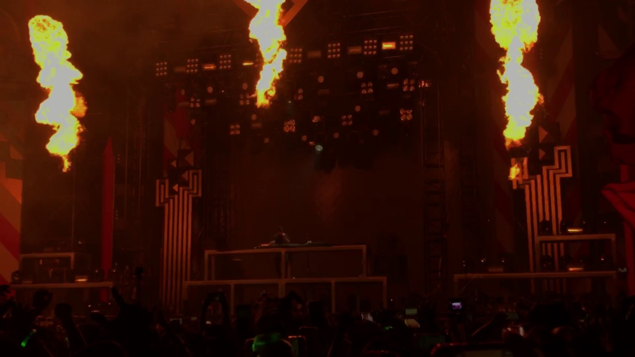 Martin Garrix presents Animals + Turn Up The Speakers Mashup @ Looptopia 2017
