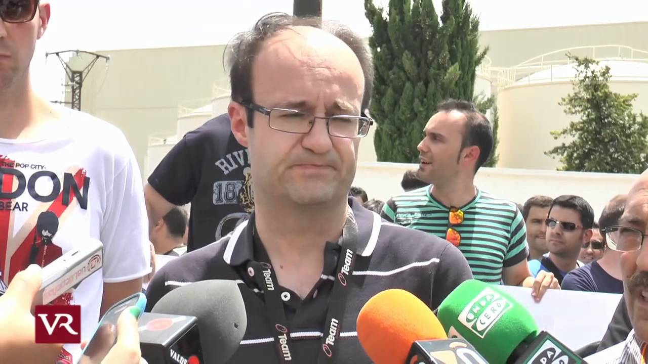 Valdepeñas: Trabajadores de Tecnobit se concentran por la externalización de servicios