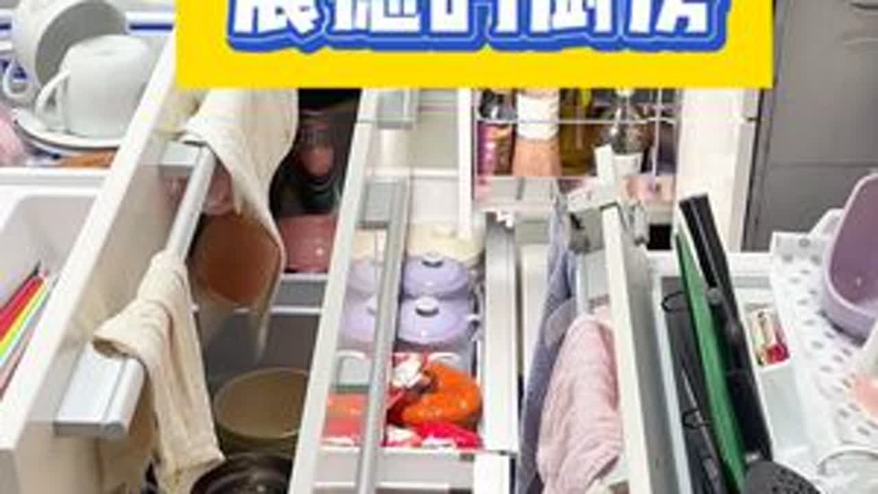 终于见识到什么叫震撼的厨房‼️ 谁看完没有一个不震撼😱谁相信这竟然是三口之家，收纳太惊人了！#好物推荐🔥 #橱柜 #爱生活爱厨房 #厨房 #一镜到底