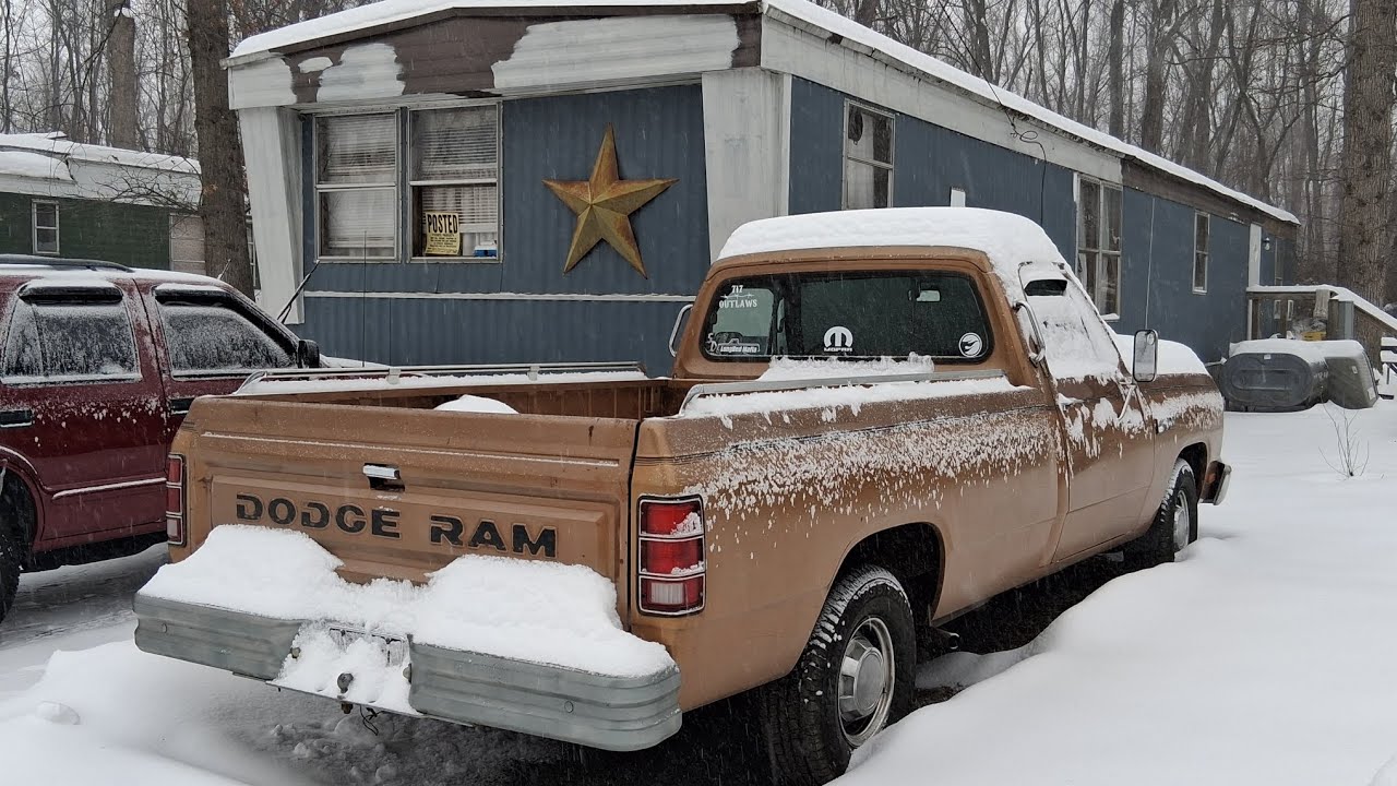1986 Dodge D150 with stock 318 cold start in 7 degree temperature 