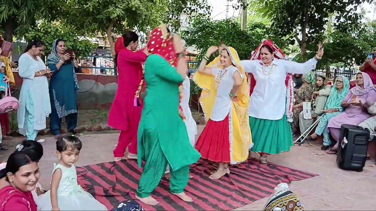 Lakhmichand k biyahi y mera lal duppta# geet # lokgeet #shorts# desi look # dekha khana#