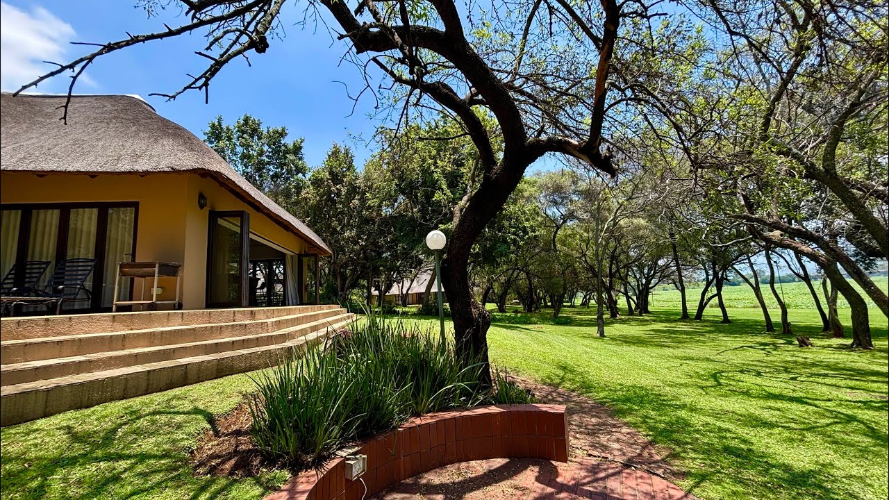 Lakeland on Dam with Panoramic Views- 7 Bedroom Modern Haven