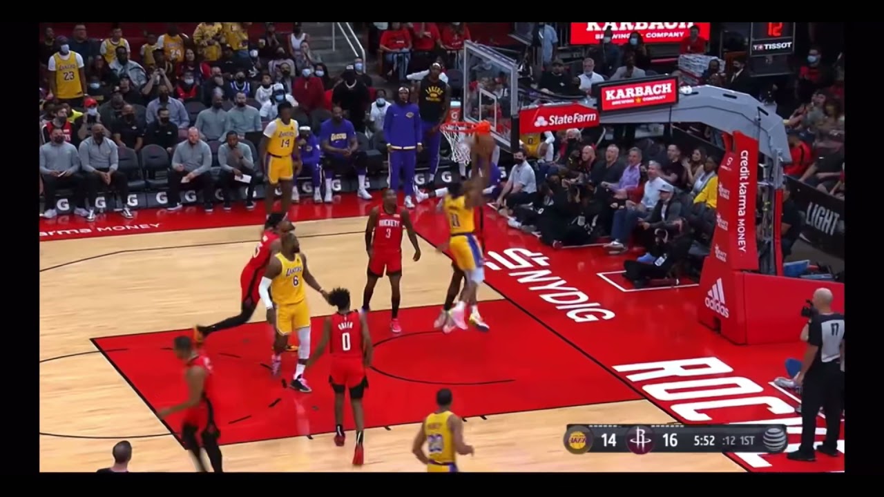 Lebron James 3 straight no look passes but missed 😤