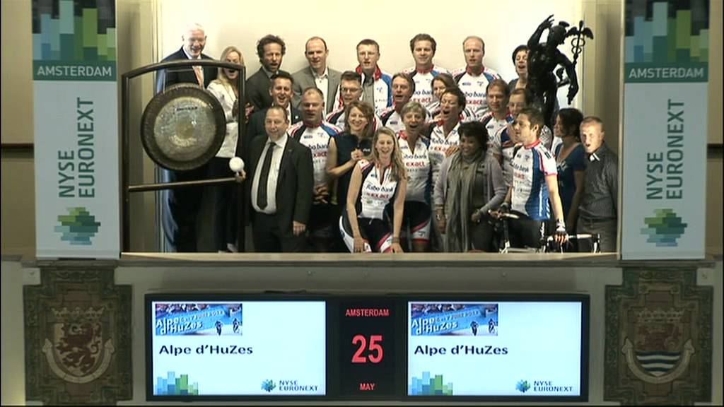 Gongslag Startsein Wielrenevenement Alpe d'HuZes