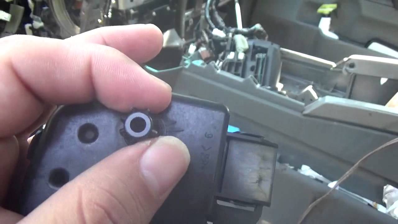 BEST VIDEO OF ANNOYING KNOCKING NOISE,NISSAN TITAN