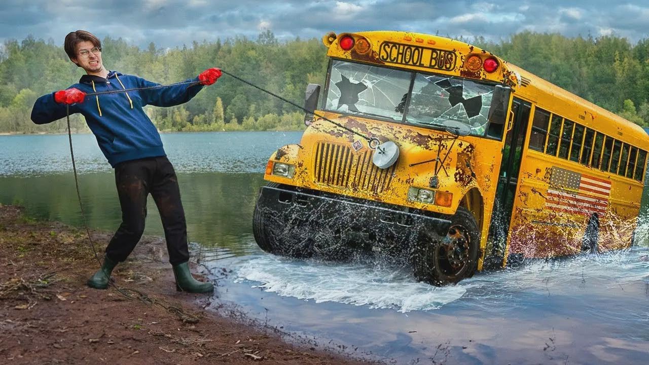 Schulbus beim Magnetfischen unter Wasser entdeckt!