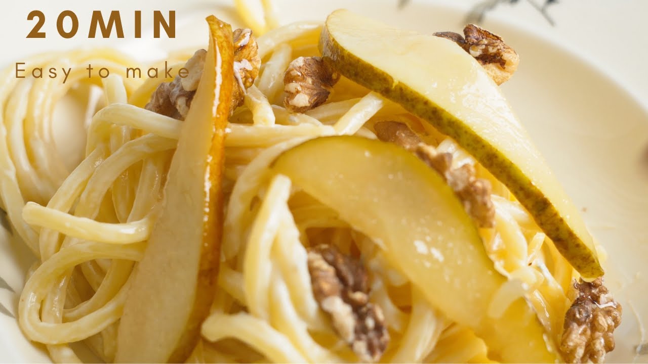 EASY 20 MINUTES PASTA WITH PEARS AND GORGONZOLA CHEESE!