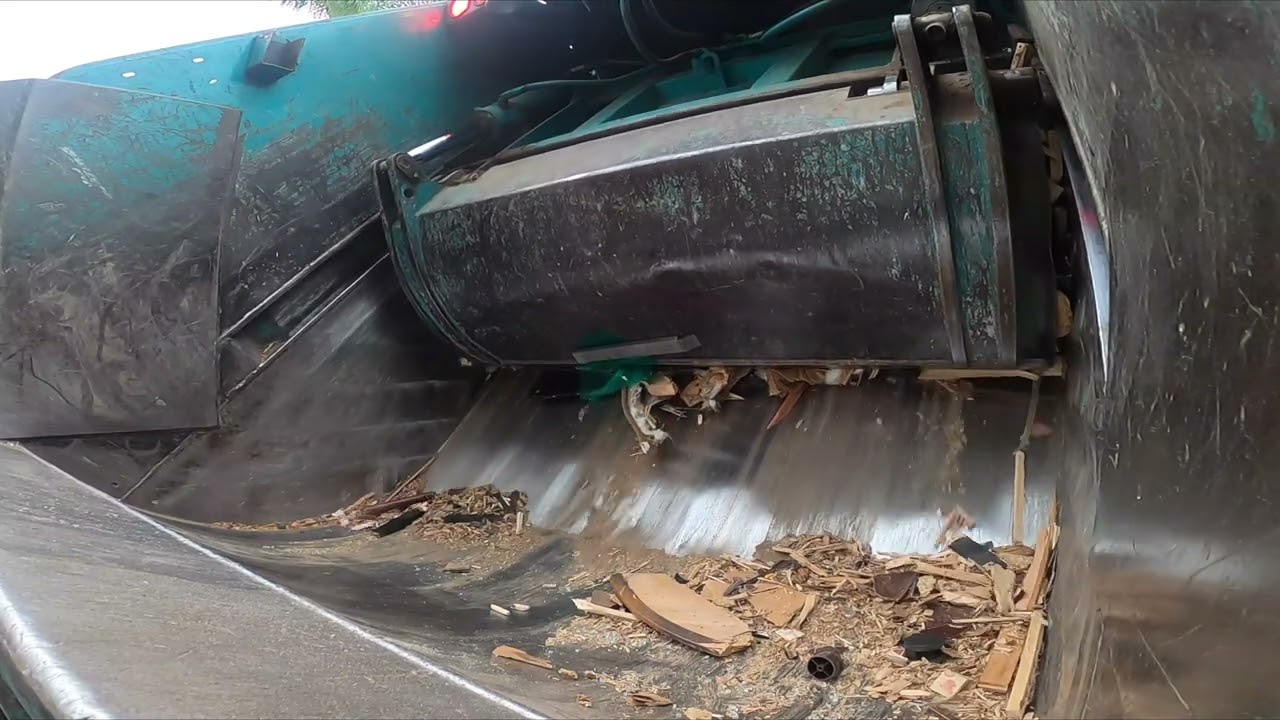 Bulky Truck: Crushing those bulky items! Let’s feed our truck!!!
